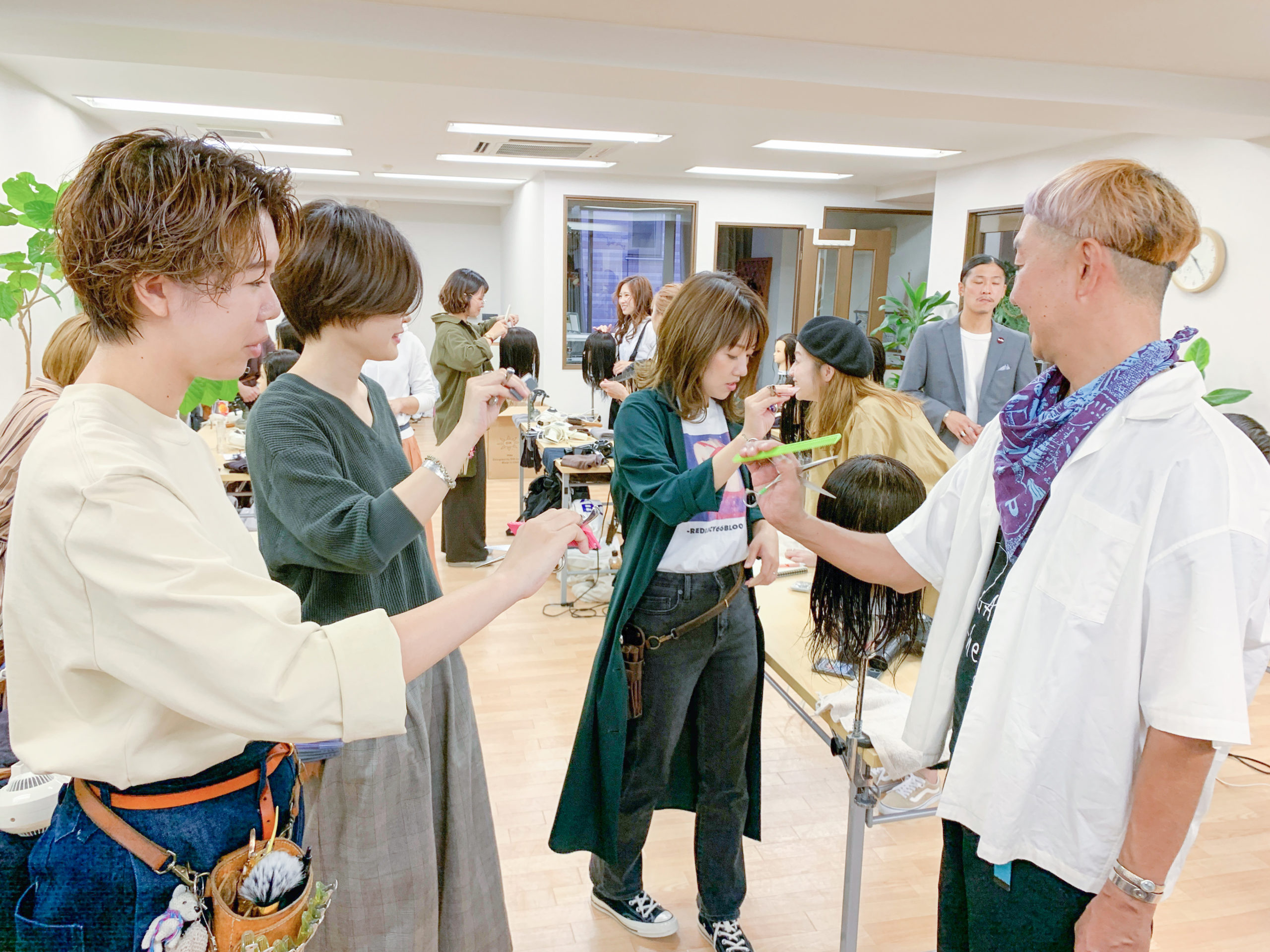 カリキュラムとは別で社内セミナーなど開き外部講師を呼んでのレッスンもあります。