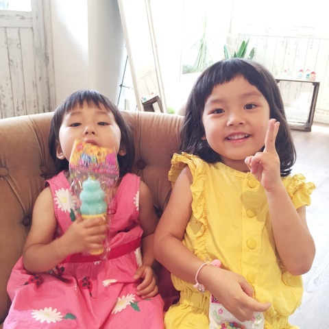 {DBFB9775-992D-4C50-8975-0033116BD5C4}